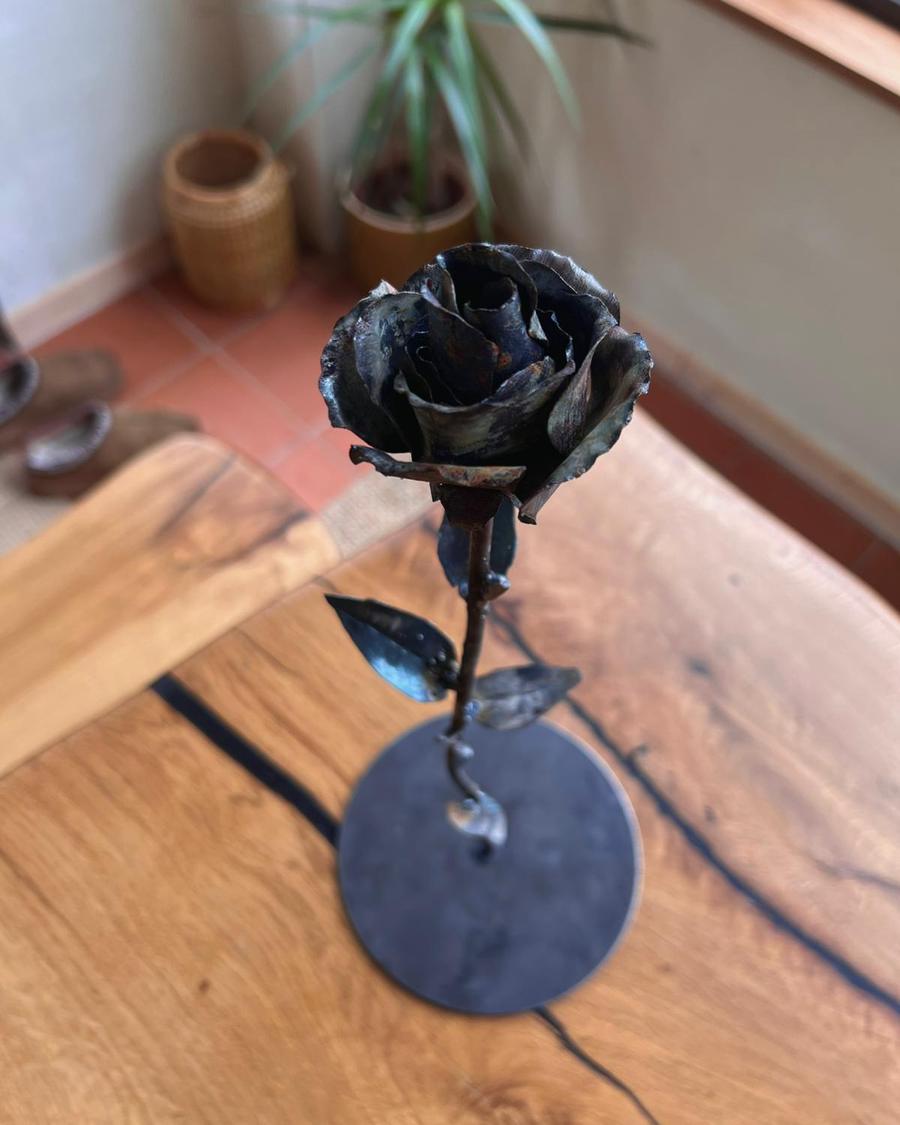 Rosa in ferro battuto